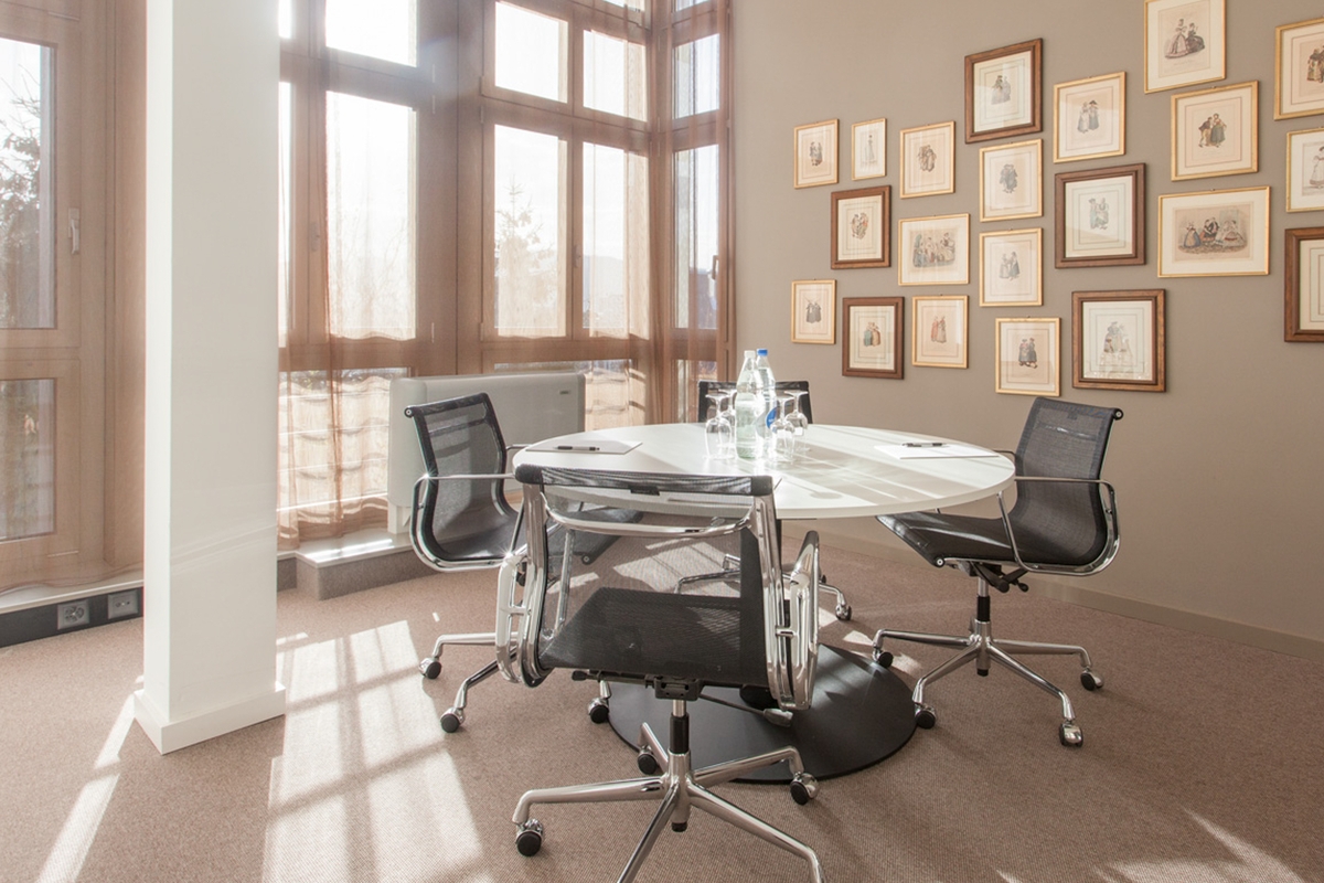 Book central meeting room in Zurich for 4 persons Ema House